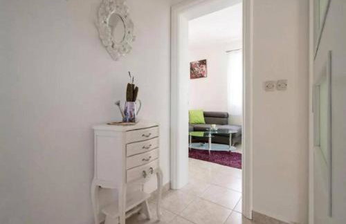 Sunny Holiday Home With Pool - Foto 11