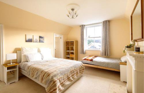 Guildford Station with Parking - Photo 6