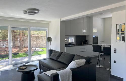 Modern Garden Apartment - City & Mountain View - Foto 14
