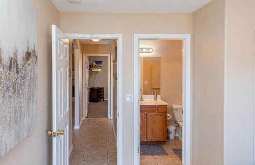 Beach Happy-Lake Close-Private Waterpark Oasis -sleeps 14 - Foto 40