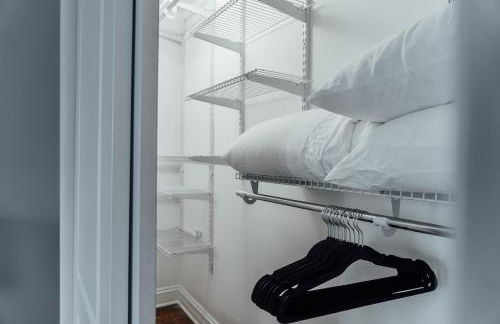 Spacious 2BR Apartment near Airport - Central Charming - Foto 19