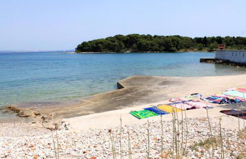 Seaside apartments with a swimming pool Ugljan - 829 - Foto 6