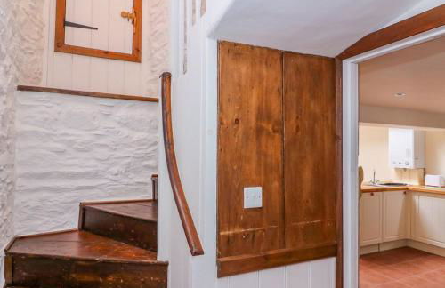 Characterful and quirky cottage in beautiful Pembs - Photo 4