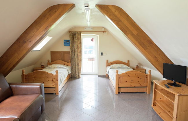 Group Stay With Pool, Chevron - Photo 17