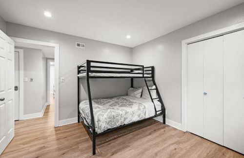 Serene Hilltop Oasis Above the City w Private Pool - Foto 37