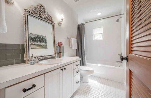 Nawlins vibe with rooftop verandah near Riverwalk and downtown - Foto 23