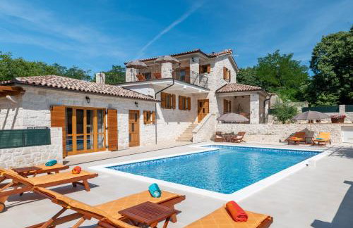 Stone house with pool and yard - Villa Histra - Foto 19
