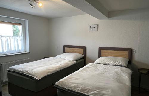 janu-homes - 1 Zimmer Apartment - 2 Betten, Kirchblick vom Kirchplatz - Photo 5