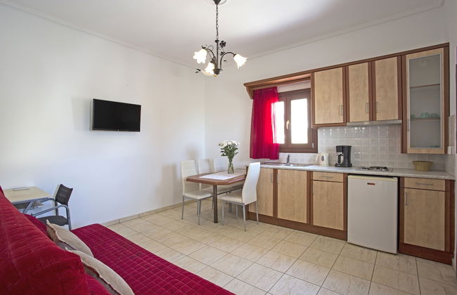 Birds Villa Apartments with Heated Pool - Including Car and Breakfast - Photo 6