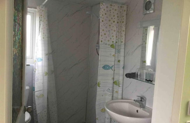 Green Yurt With Hot Tub - Sleeps 3, Parking & Wifi - Photo 10