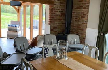 Secluded Countryside Home, Hot Tub, Onsite Pub, Pool Table, Sleeps upto 13, Perfect for a family get together - Photo 5