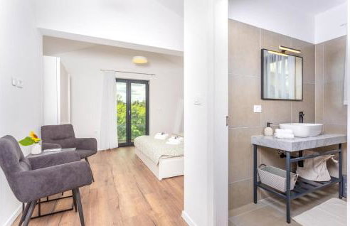 Amazing Home In Jurdani - Foto 27