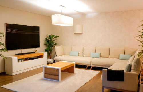 Luxury 2BR Spacious & Stylish with Patio near Metro - Foto 2