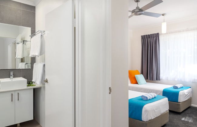 Seascape Holidays – 3 Reef Terraces on St Crispins - Foto 6