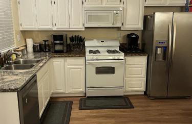 Cozy Family Home - 20 Mins from Disneyland - Foto 3