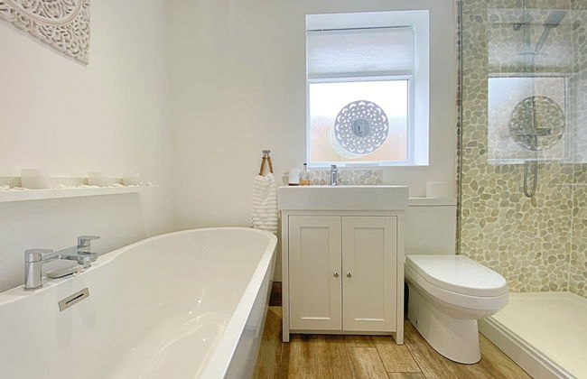 Captivating 2-bed Cottage in Roker Sunderland - Photo 13