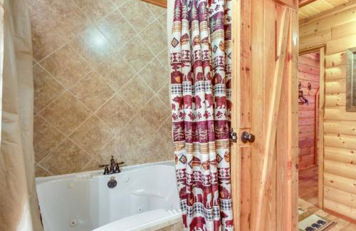 Backyard and Porch Rural Cosby Log Cabin! - Foto 14