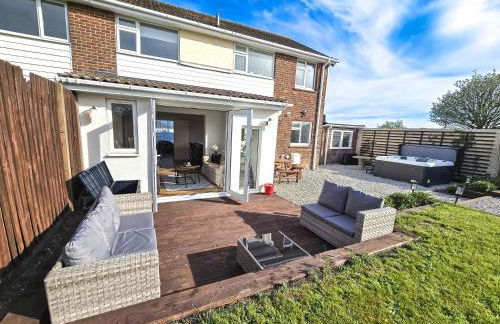 Luxury Sea View Retreat with Hot Tub Sleeps 8 - Foto 7