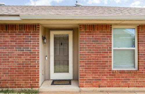 Cheerful 3 Bdrm space, 2 bath!. You gotta love it! - Photo 36