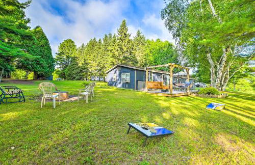 Riverfront Home with Dock about 6 Mi to Cheboygan! - Foto 1