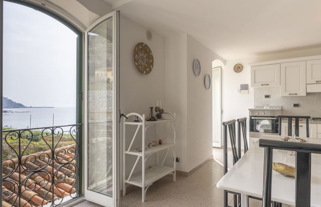 2 bedroom Apartment in Ventimiglia with swimming pool and garden - Photo 8