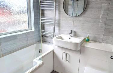 Recently renovated 4 bed home - Foto 2