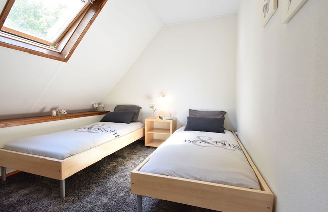 Cosy Holiday Home With Large Garden - Photo 7