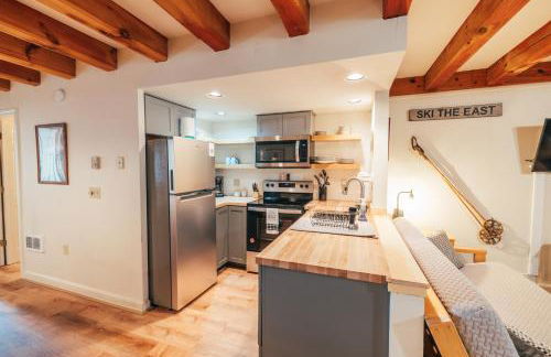 Newly Renovated & Furnished Condo, Only 3 min to Sunday River! - Foto 9