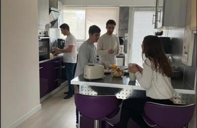 Bel appartement spacieux et lumineux de 100m2 au 3e étage avec ascenseur -A 5mn à pied du parc des expositions congrès de Dijon et ENG et 10mn du centre ville place Parking devant l'immeuble - Foto 11