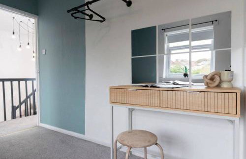 DiscountsContractorsWIFIFree ParkingSmart TV - Photo 18