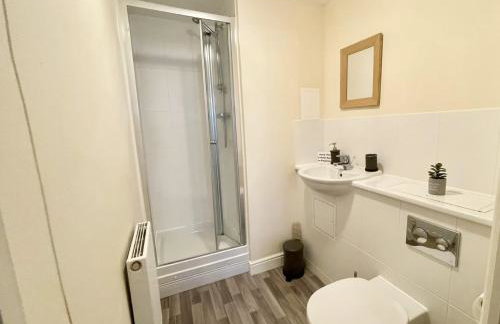 Ashford Retreat - 2 Bedroom 2 Bath great for families, business or contractor stays wt parking - Foto 3