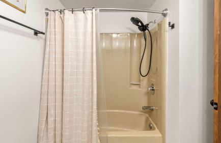 The Bear's Den by Avantstay Prime Location, Renovated w/ Movie & Game Room - Foto 56