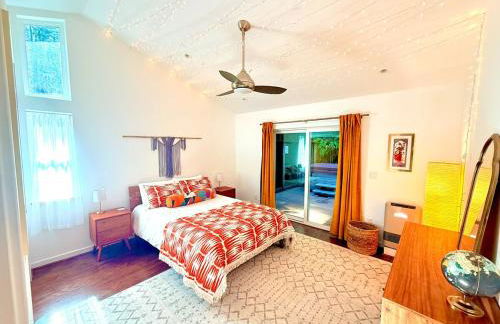 Cozy cabin deep in the redwoods with WiFi and Hot Tub - Foto 16