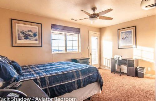 Tacit Shadow Resort Aviator Queen Suite, Gym, Coffee Bar, Hot-Tub, Free Laundry, Food Available - Foto 43