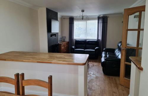 Modern 3 Bedroom Property centrally based - Foto 4