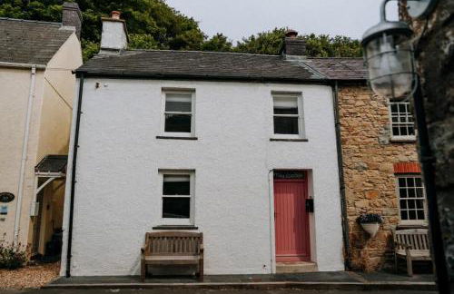 Cute and cosy 2 bed cottage in beautiful Solva - Photo 19