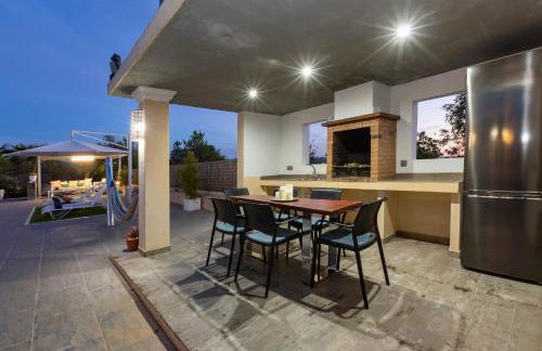 Villa in San Antonio Sleeps 10 - Foto 50