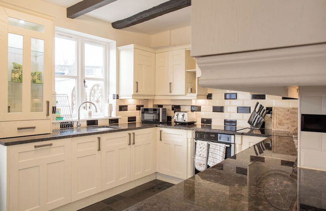 Charming 2 BD House in Tewkesbury Centre - Photo 12