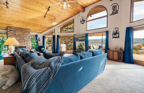 North Shore Lakefront - Spacious Lakefront with Hot Tub, & Game Room - Foto 90