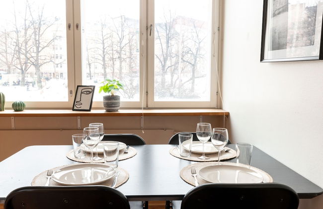 2ndhomes Cozy 1BR Apartment with Balcony - Photo 6