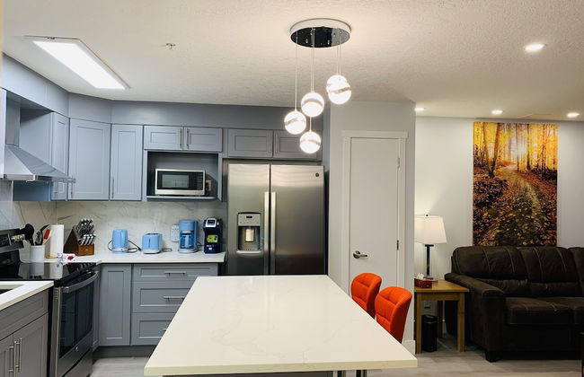 Lovely 1-Bedroom Condo with AC & Kitchen - Photo 4