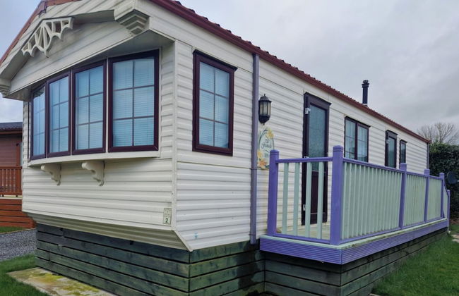 Caravan - Sleeps 4 - Pet Friendly - Parking - Photo 1