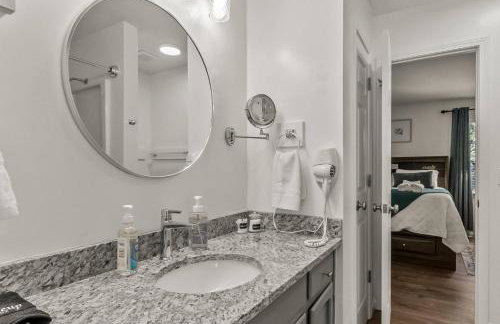 Day Dreamer minutes to Stadium with Fire pit and Parking - Foto 23