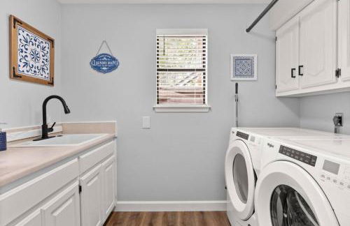 5BR 3.5BA Waterfront Boat, Dock and Kayaks, Lake McQueeney by Austin Vacay - Foto 26