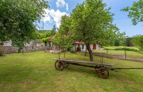 Awesome Home In Stari Laz With Kitchen - Foto 14