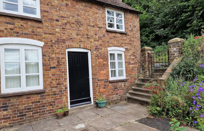 Lovely 2-bed Cottage in Coalbrookdale Telford - Photo 21