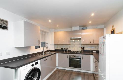 Large 4BDR House By Hyped Properties Short Term Rental Agency With Free Parking & Long Stays Shirebrook - Foto 64