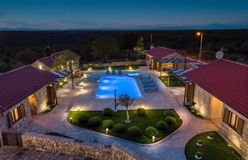 Promina luxury villa with 72sqm Heated Pool, Jacuzzi, Infrared Sauna, Tennis court, Media room - Foto 1