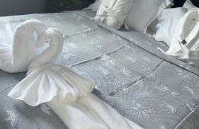 Sleeps 7, entire apartment,with restaurant next door - Foto 15