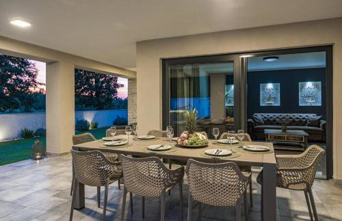 SPECIAL OFFER! NEW LUXURY APARTMENT with pool, fitness, outdoor bar&grill - Foto 38